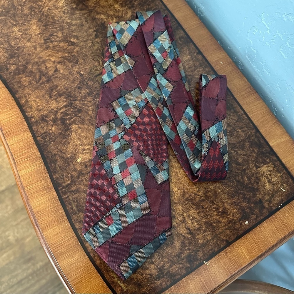 Bugatti Tie Italian Silk Artsy Patchwork Patterned Print Burgandy & Gray 56”x4” - Picture 5 of 12